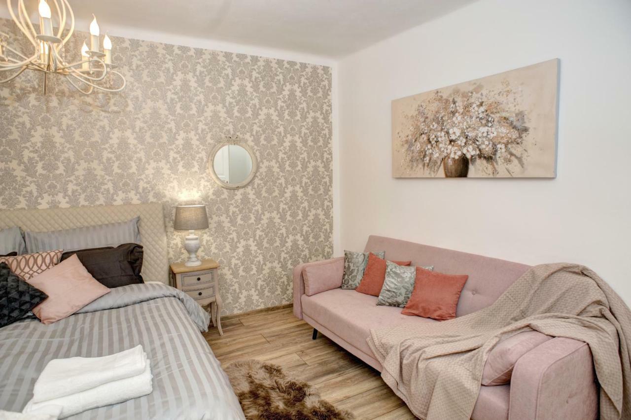 Kristanka - Kouzelne Apartmany Prachatice Ngoại thất bức ảnh