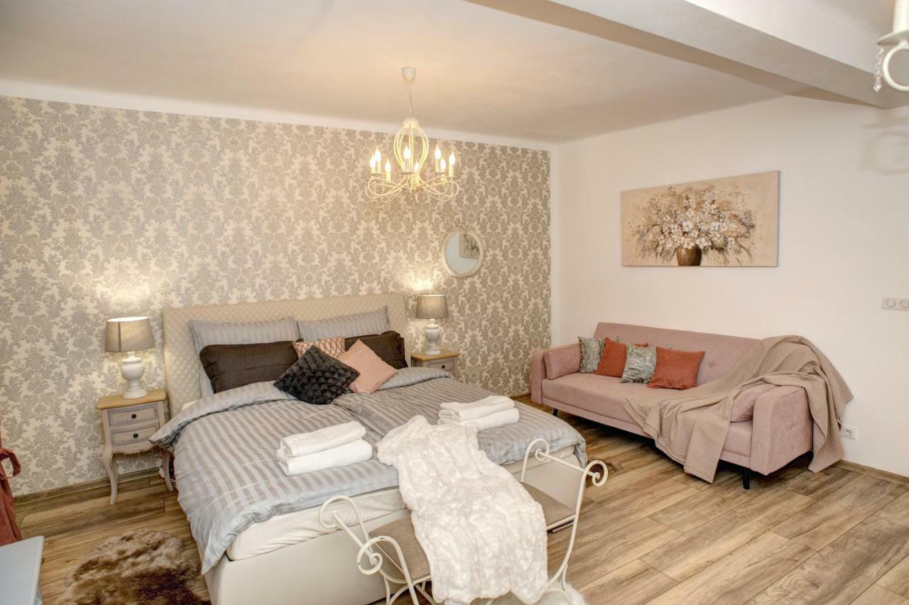 Kristanka - Kouzelne Apartmany Prachatice Ngoại thất bức ảnh